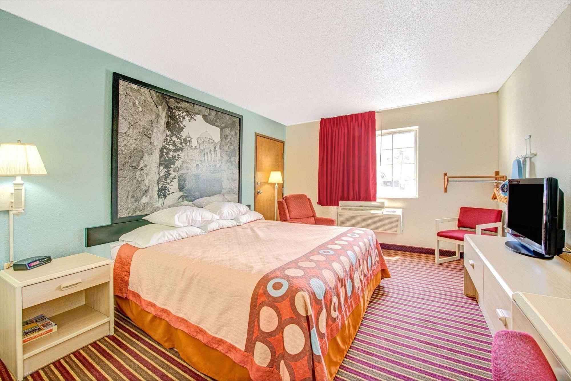 Super 8 By Wyndham San Antonio/Fiesta Hotel Exterior photo