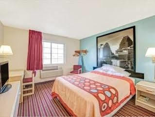 Super 8 By Wyndham San Antonio/Fiesta Hotel Exterior photo